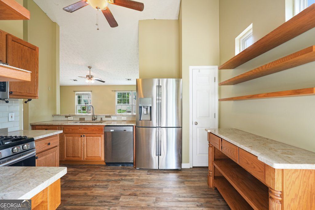 517 Oakleaf Court