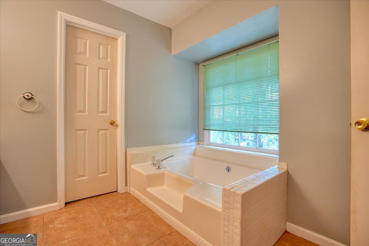 1274 Wynford Colony SW