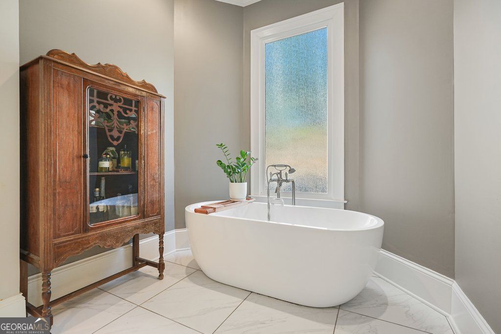 840 Greymont Circle NW