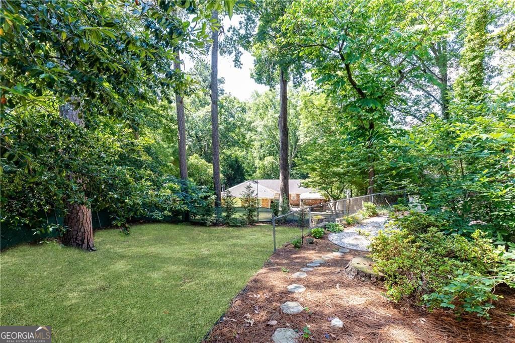 1295 Lindenwood Lane NE