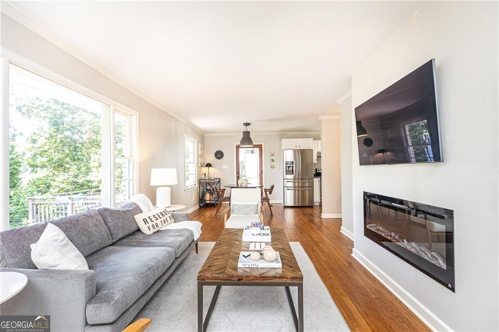 1295 Lindenwood Lane NE