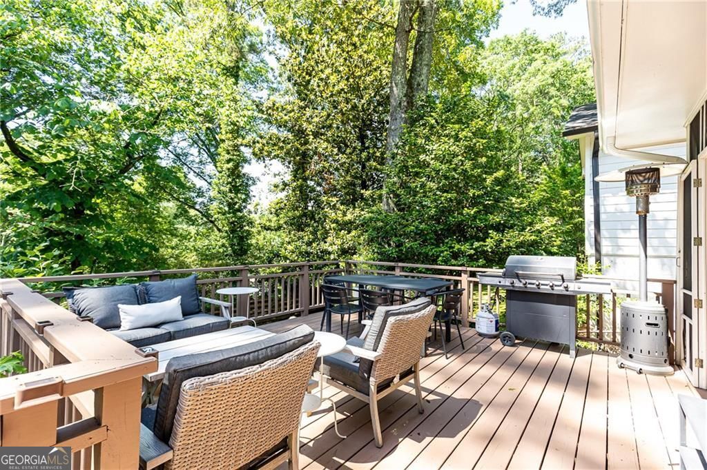 1295 Lindenwood Lane NE