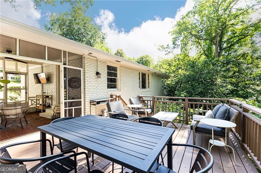 1295 Lindenwood Lane NE