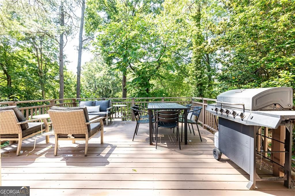 1295 Lindenwood Lane NE