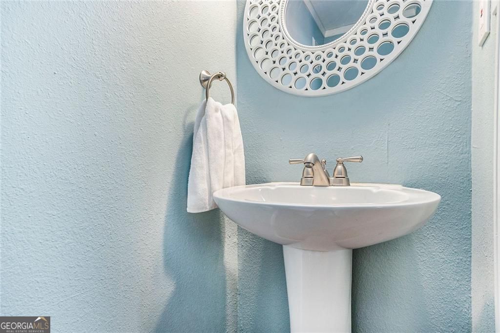 6940 Roswell Road # 16B