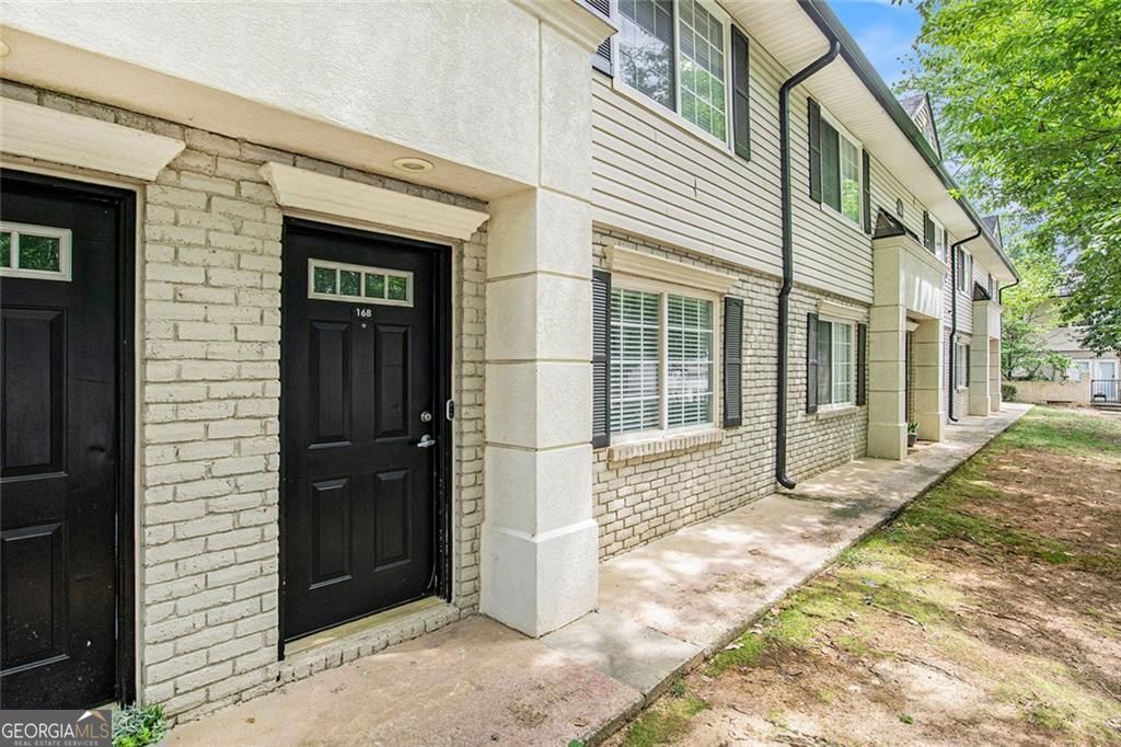 6940 Roswell Road # 16B