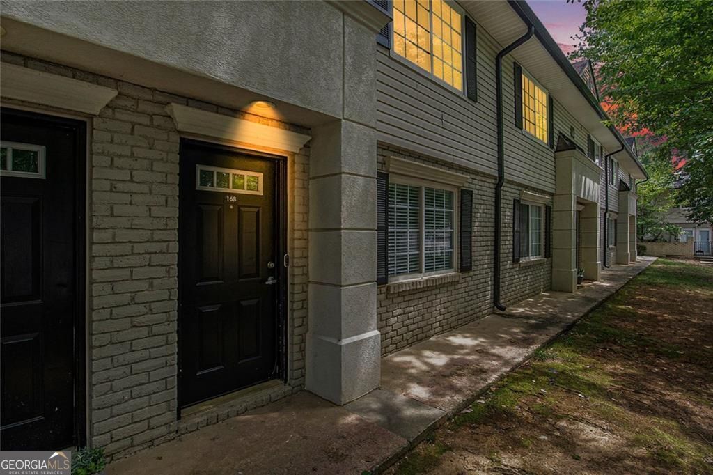 6940 Roswell Road # 16B