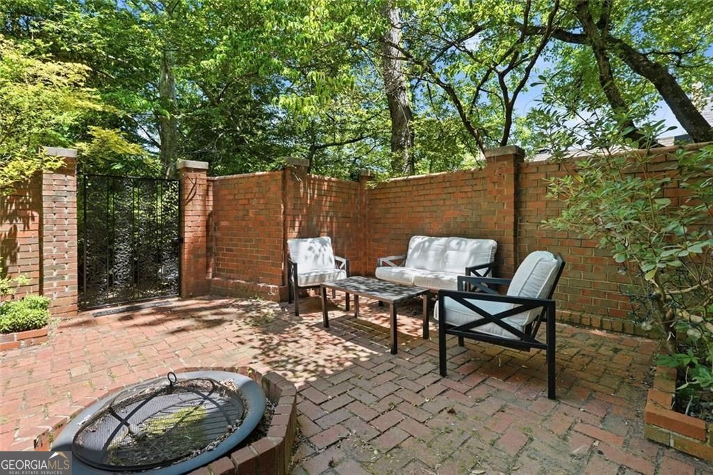 425 Jefferson Circle NE