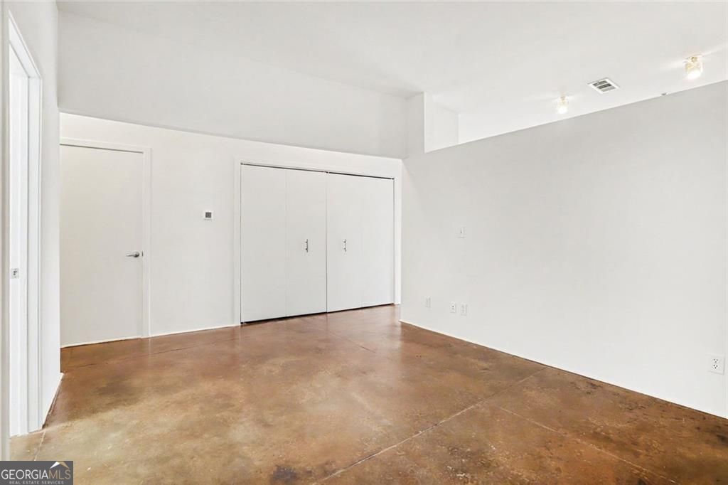 560 Dutch Valley Road NE # 2305