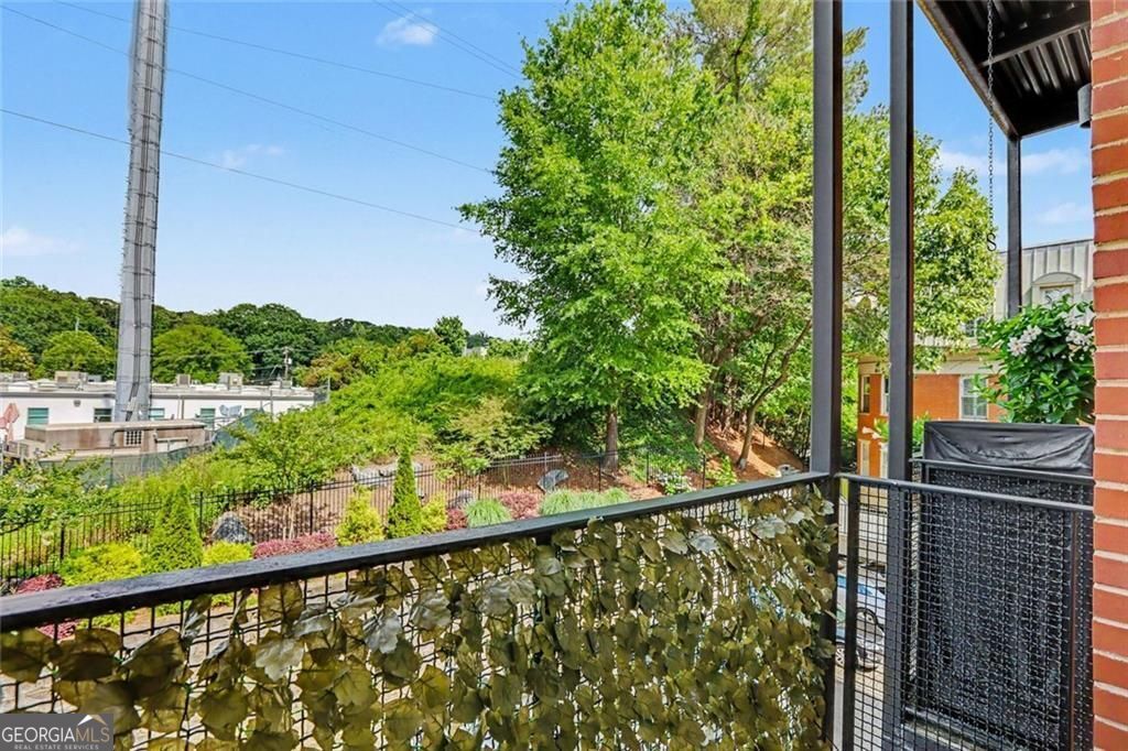 560 Dutch Valley Road NE # 2305