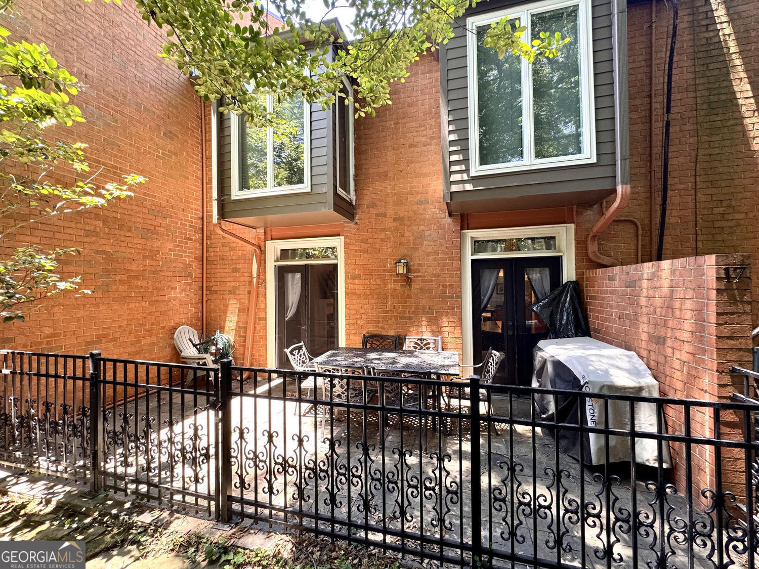 17 Willow Glen NE