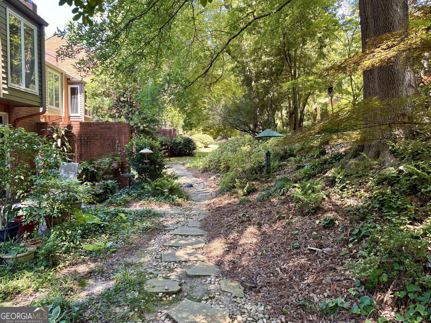 17 Willow Glen NE