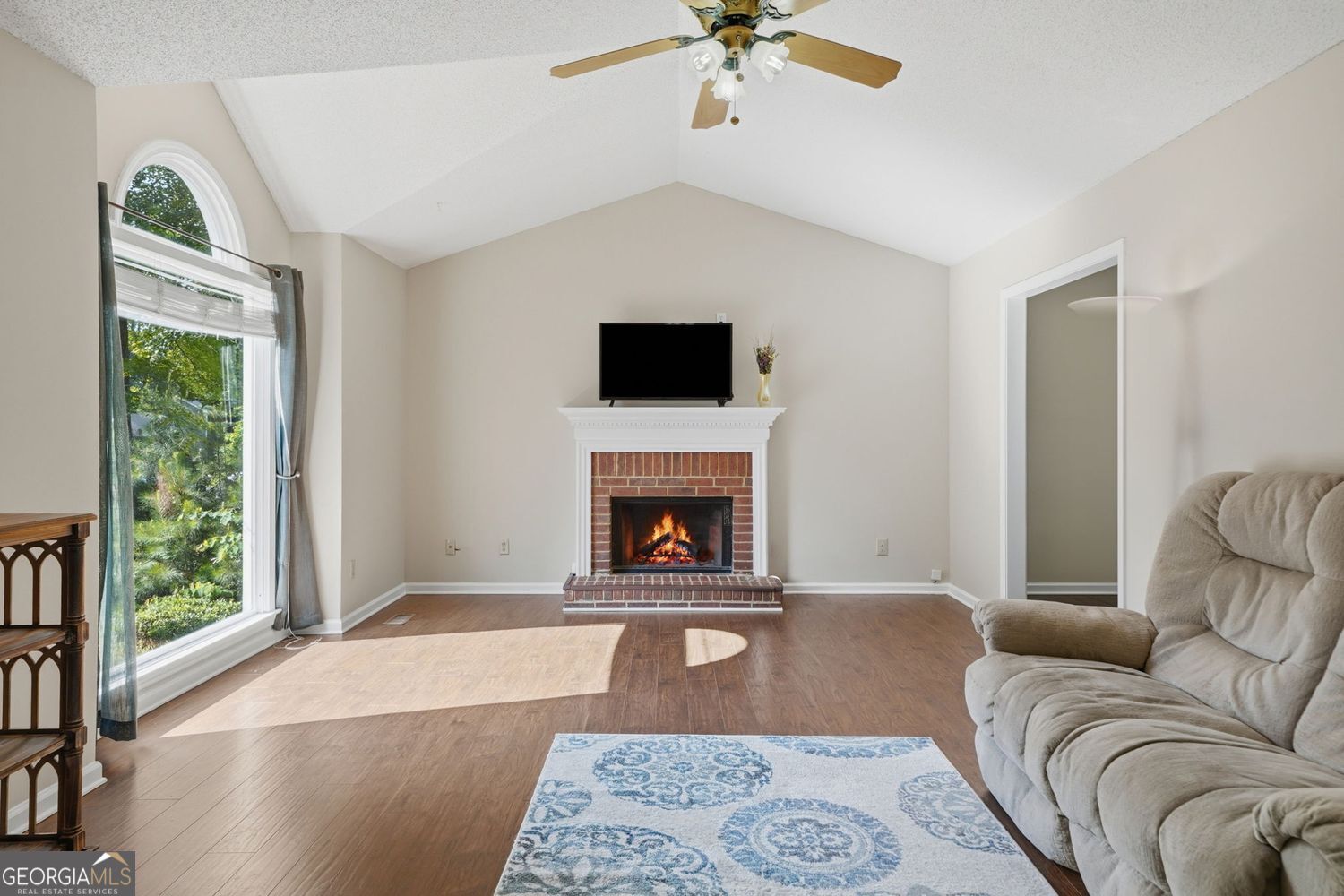 3513 Robin Lane