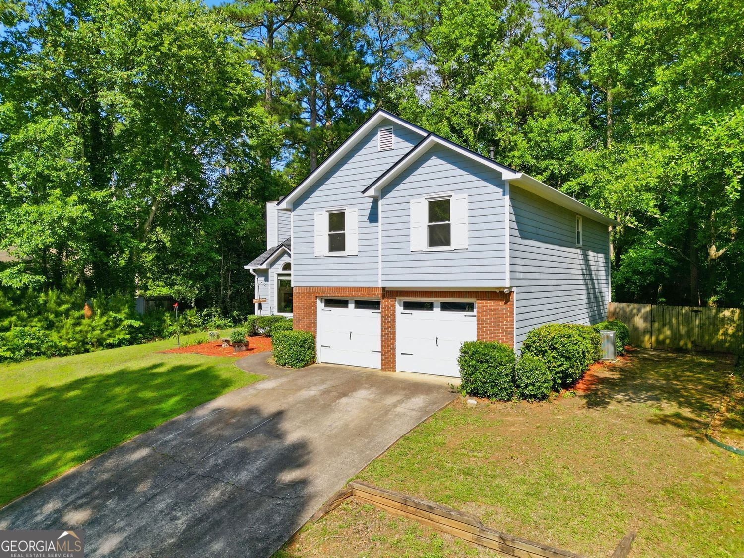3513 Robin Lane
