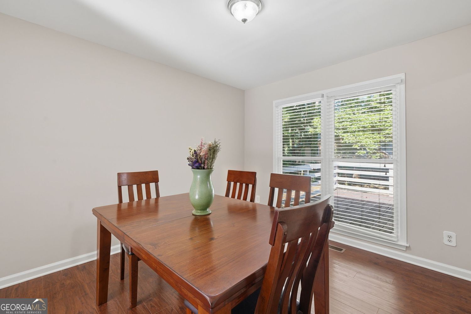 3513 Robin Lane