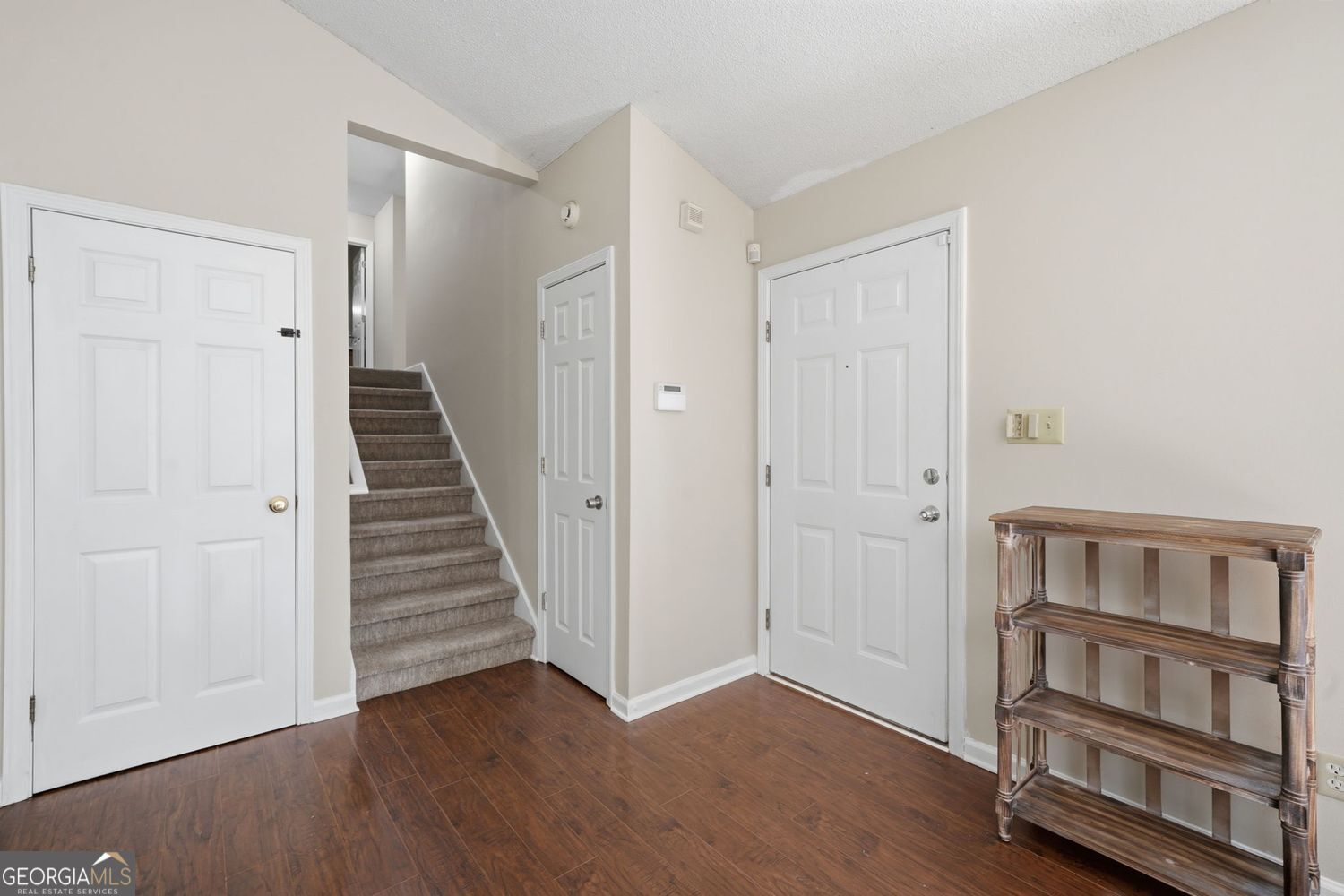 3513 Robin Lane