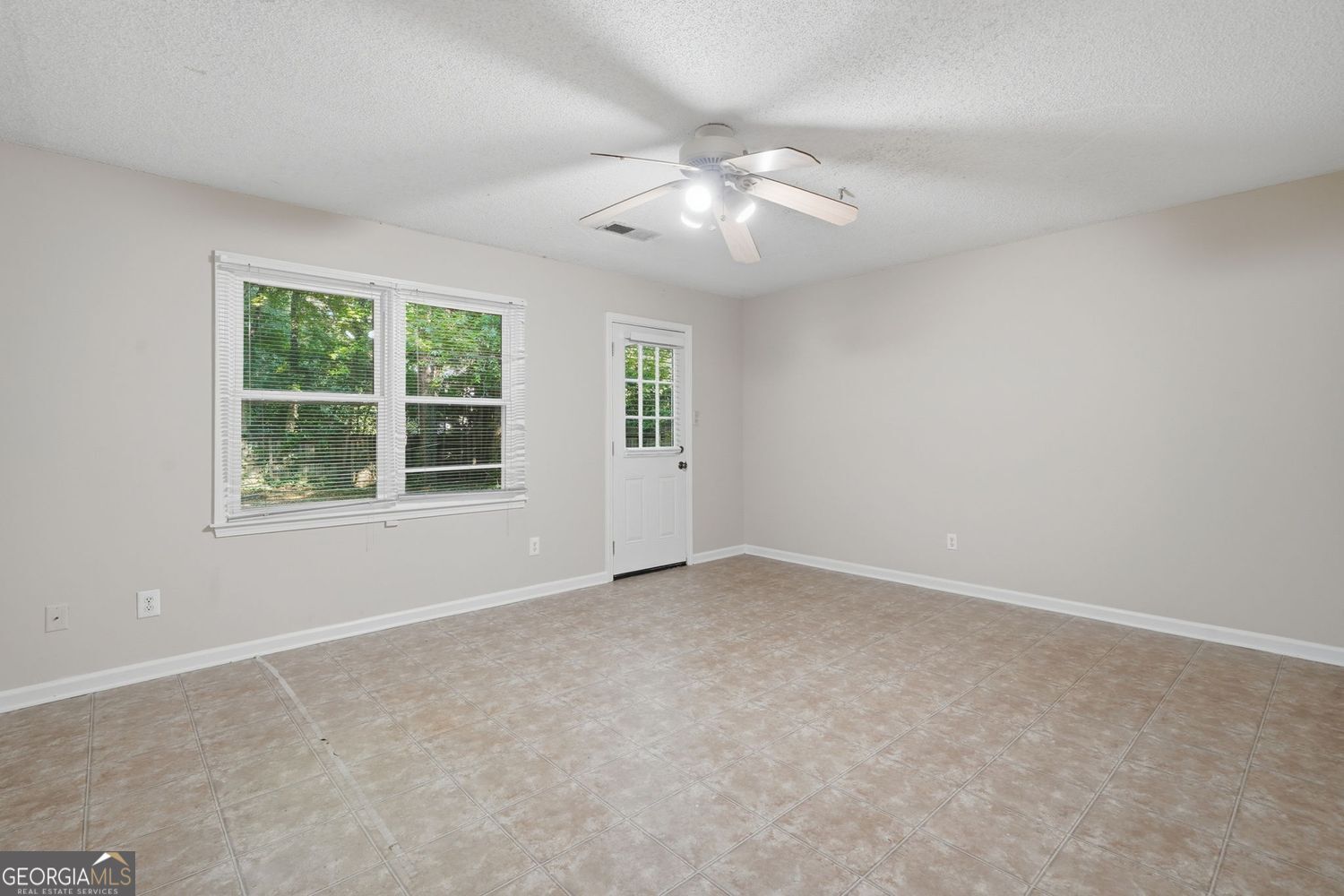 3513 Robin Lane