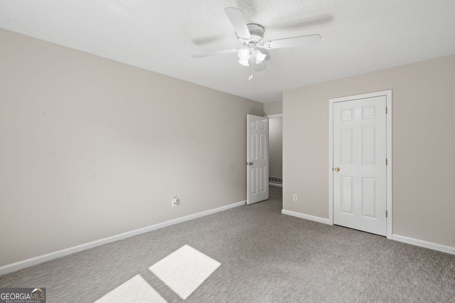 3513 Robin Lane