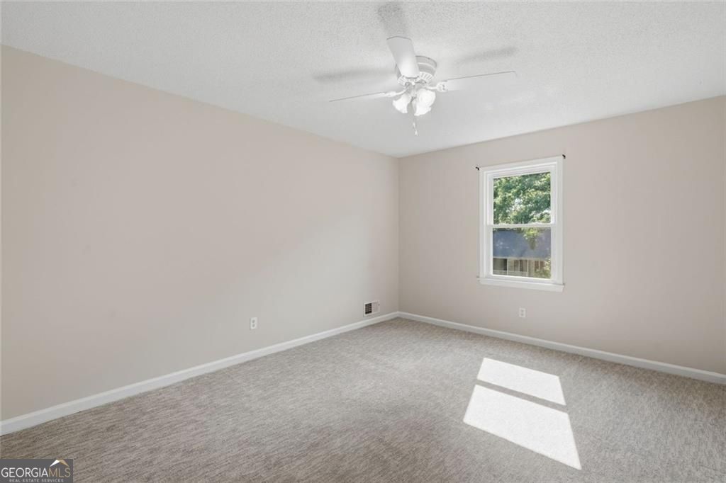 3513 Robin Lane