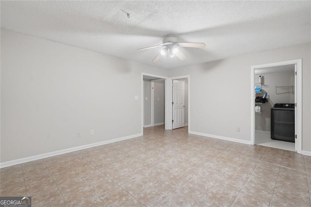 3513 Robin Lane