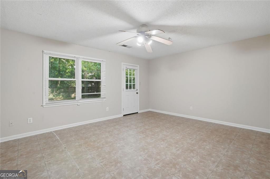 3513 Robin Lane