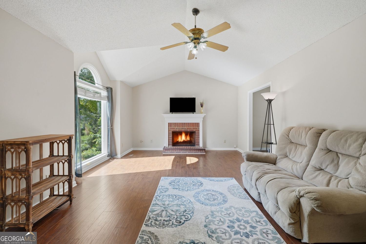 3513 Robin Lane