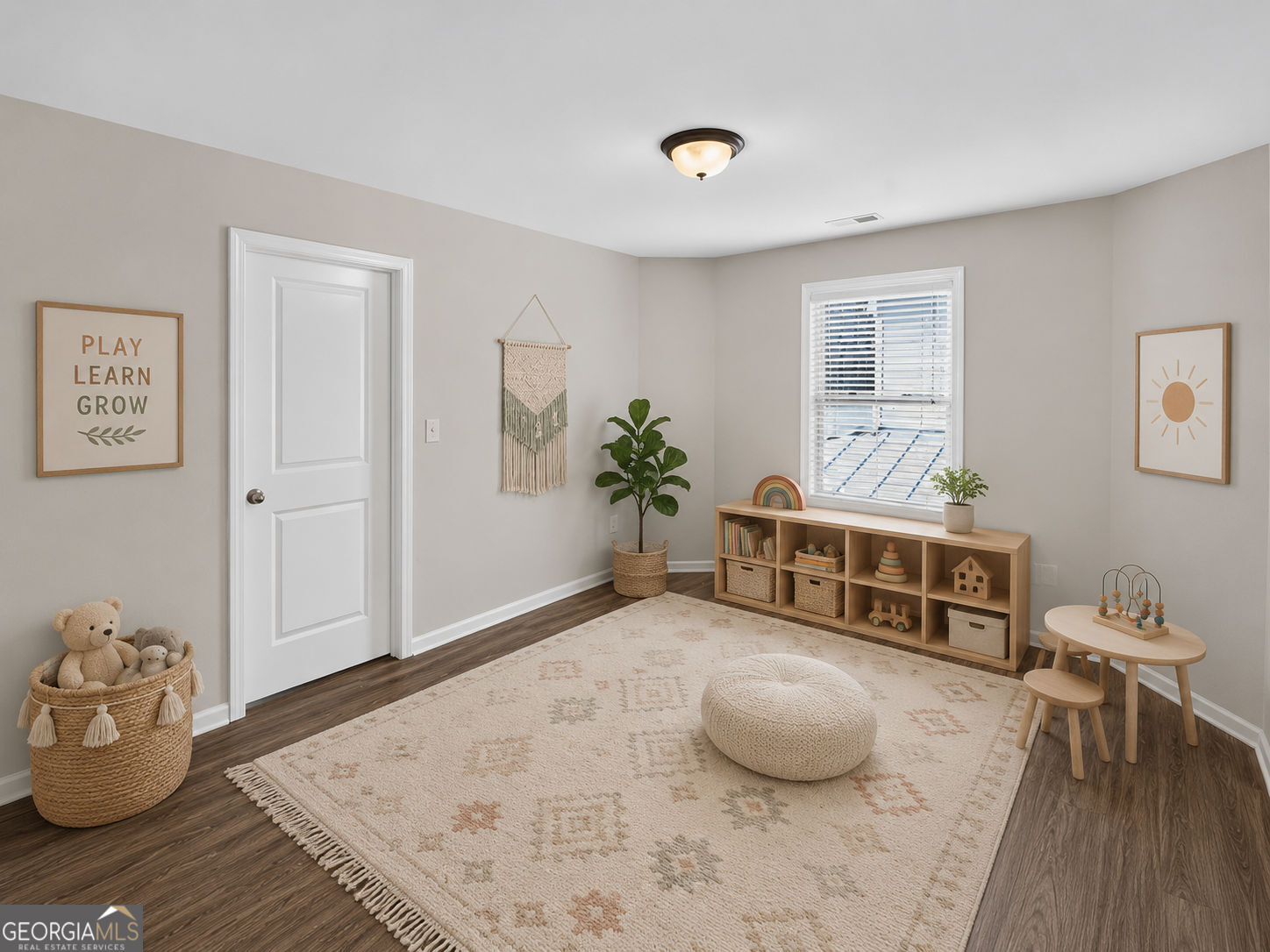 102 Edgeview Court
