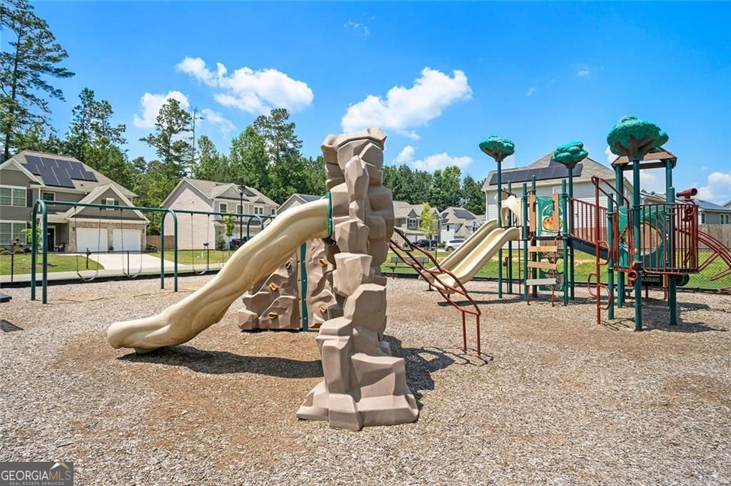 102 Edgeview Court