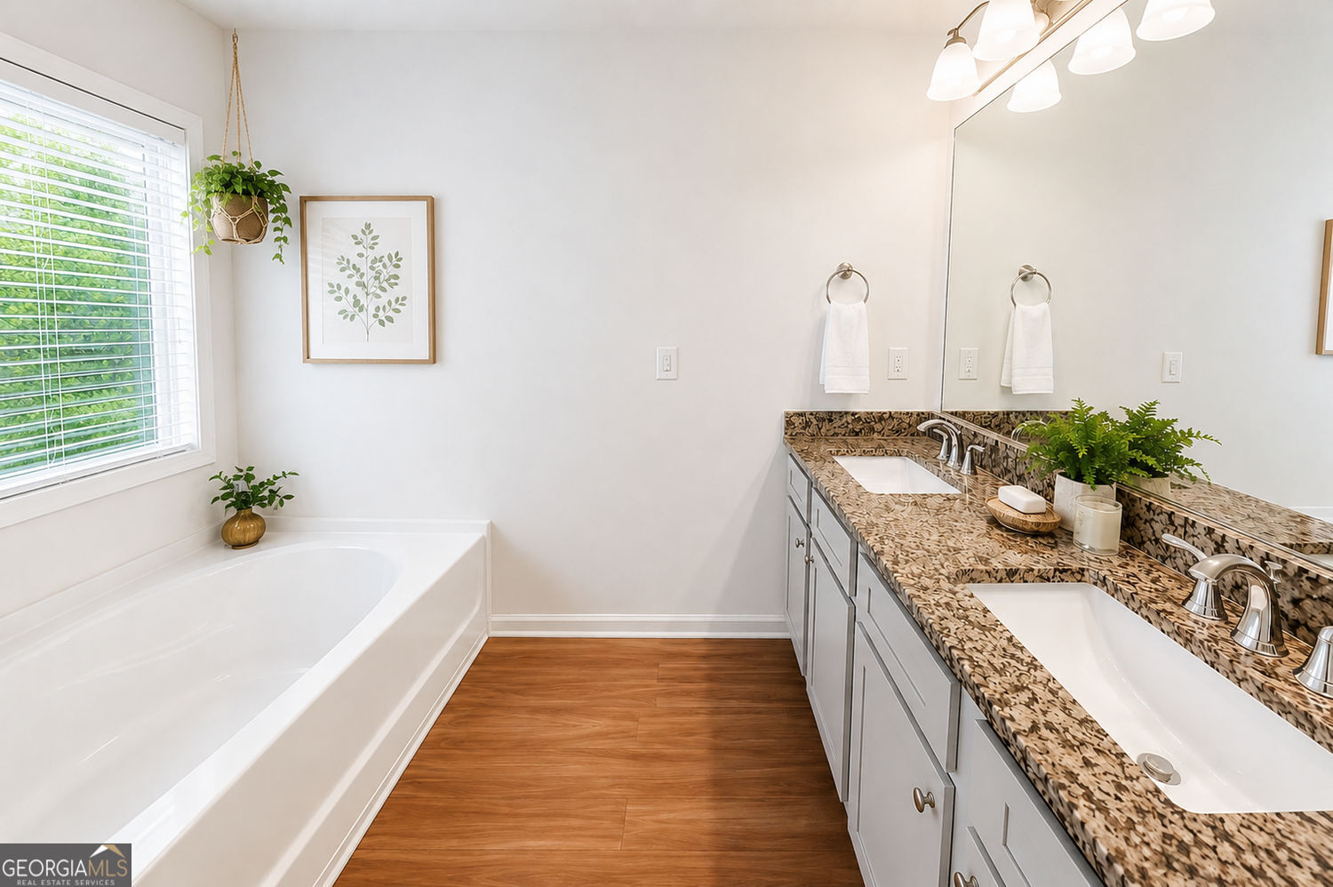 102 Edgeview Court