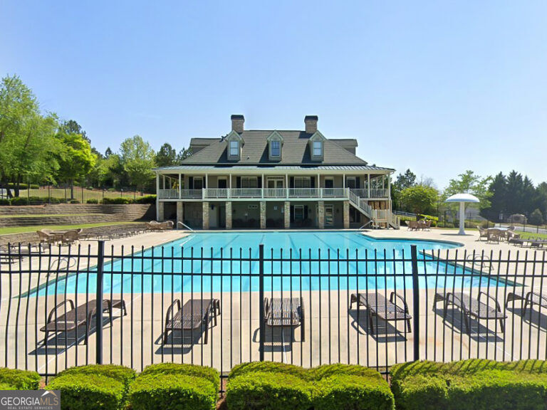 102 Edgeview Court