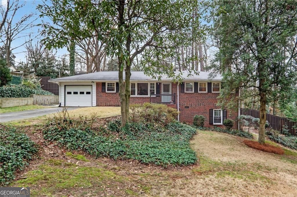 2560 Skyland Trail NE