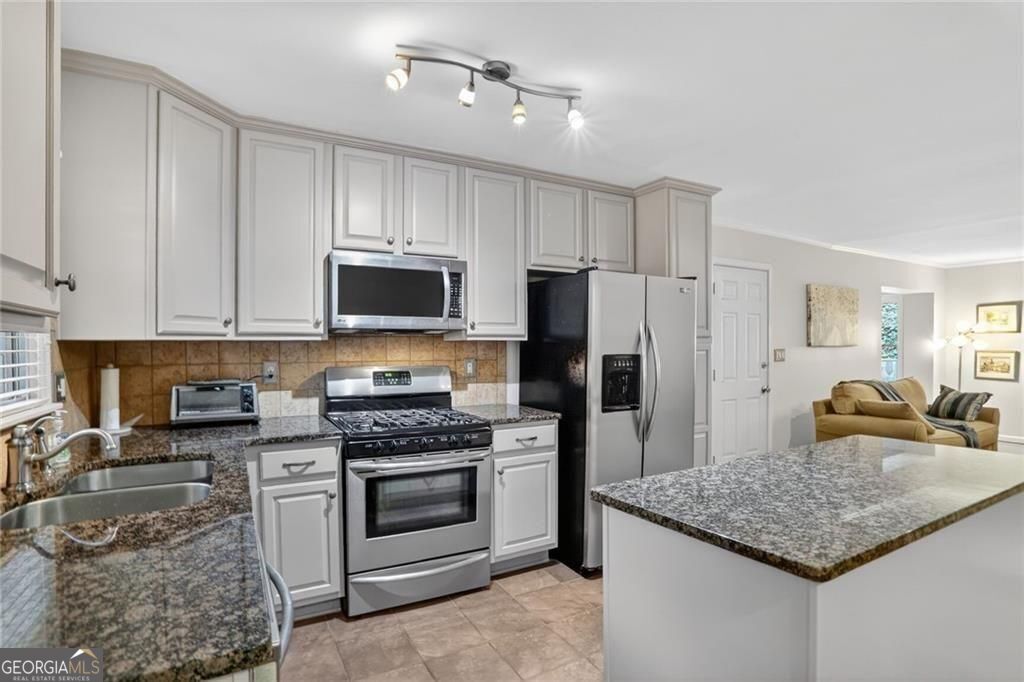 2560 Skyland Trail NE