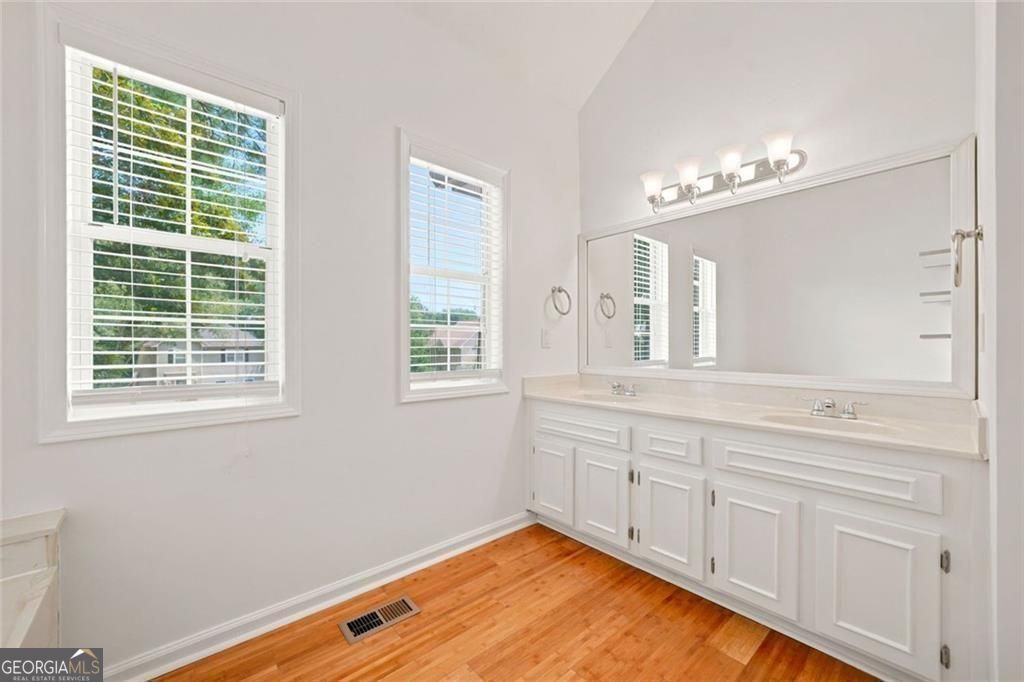 1632 Oakwood Court
