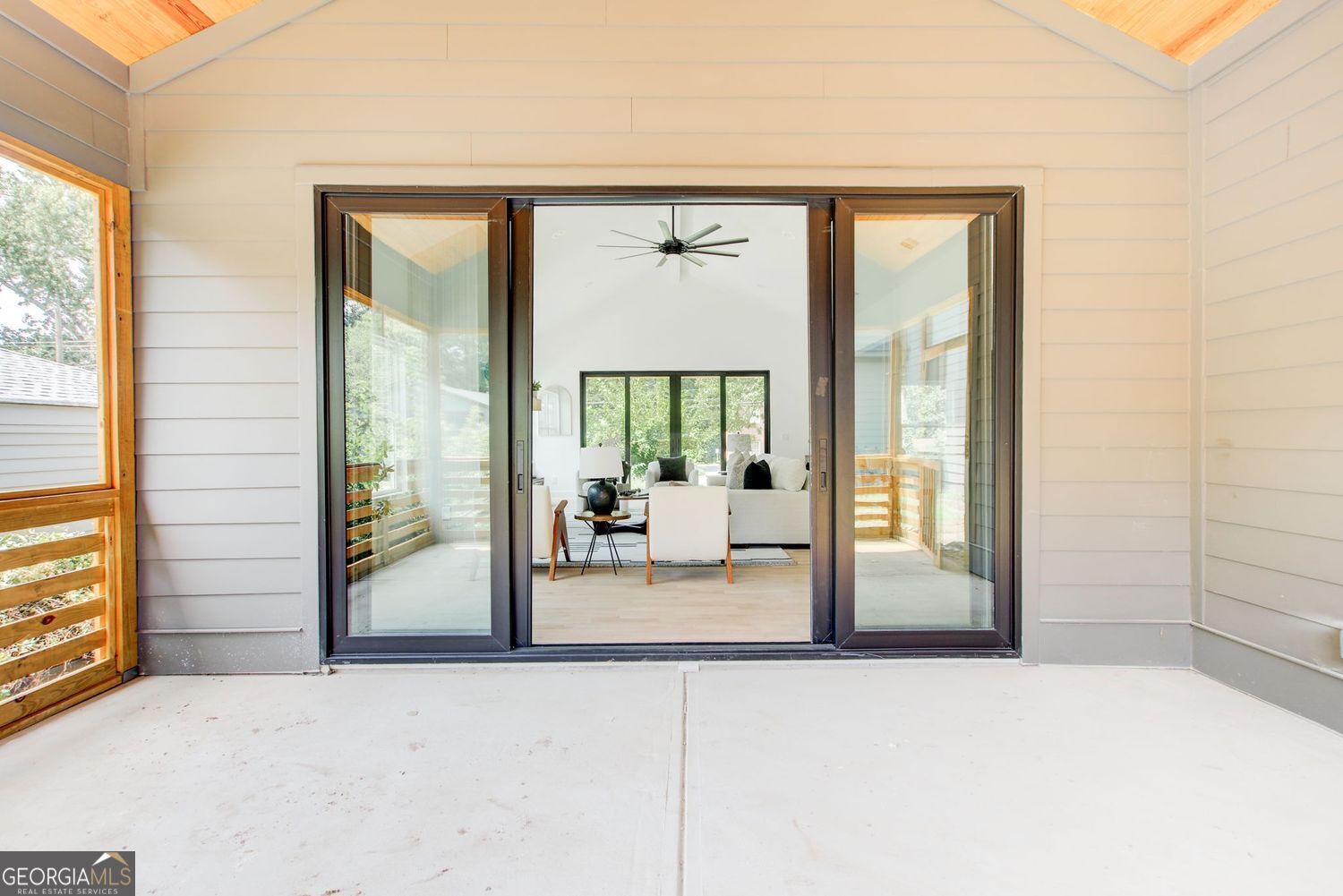 4043 Comanche Drive