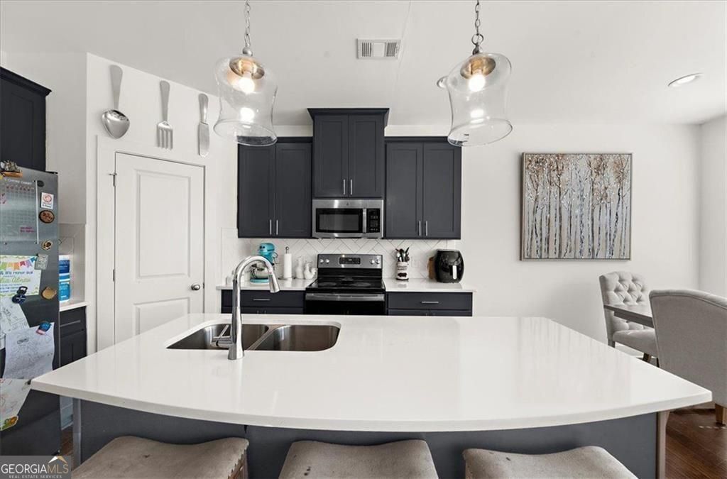 200 N Auburn Landing Place Unit: 200