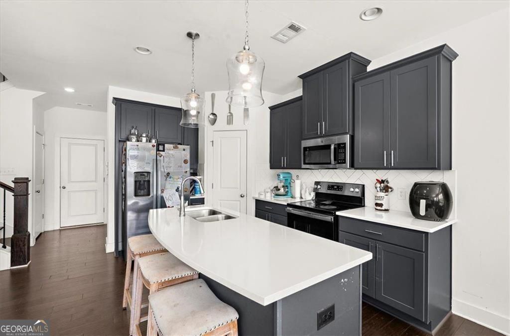 200 N Auburn Landing Place Unit: 200