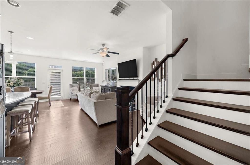 200 N Auburn Landing Place Unit: 200