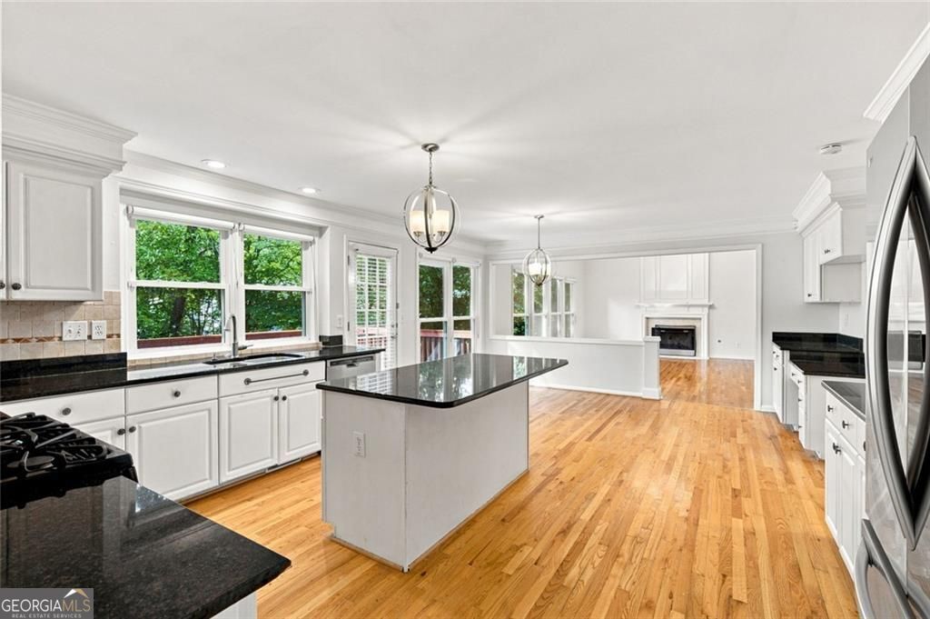 425 Fairford Lane