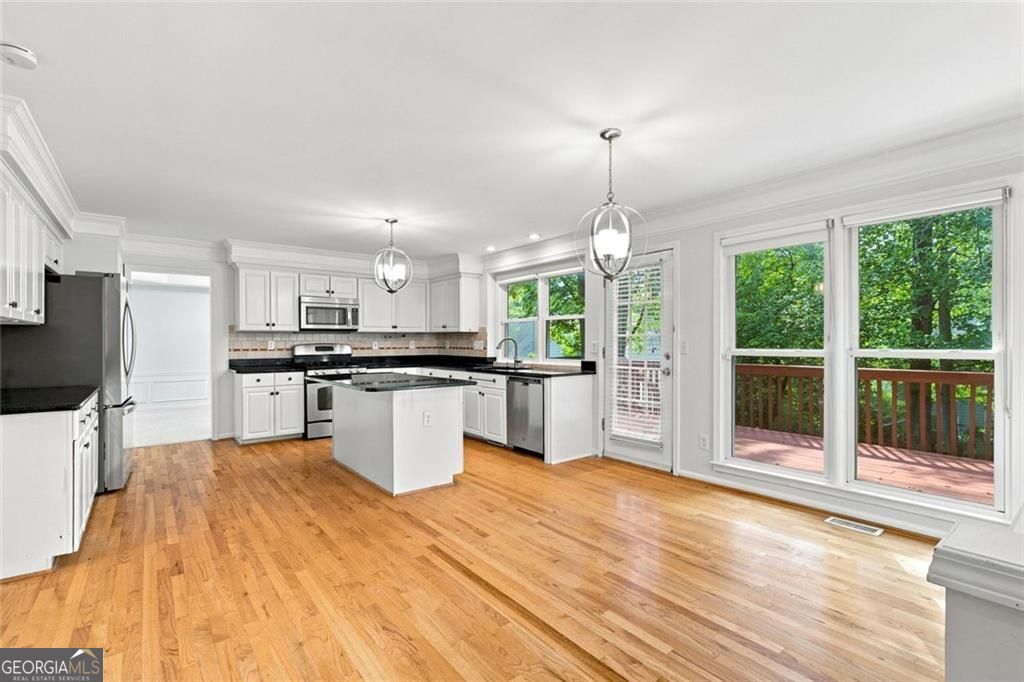 425 Fairford Lane