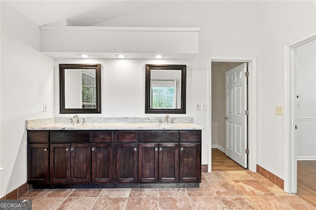 425 Fairford Lane
