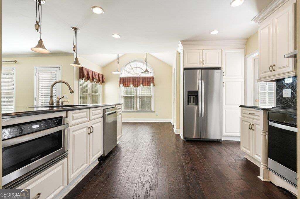 1050 Fairwood Overlook