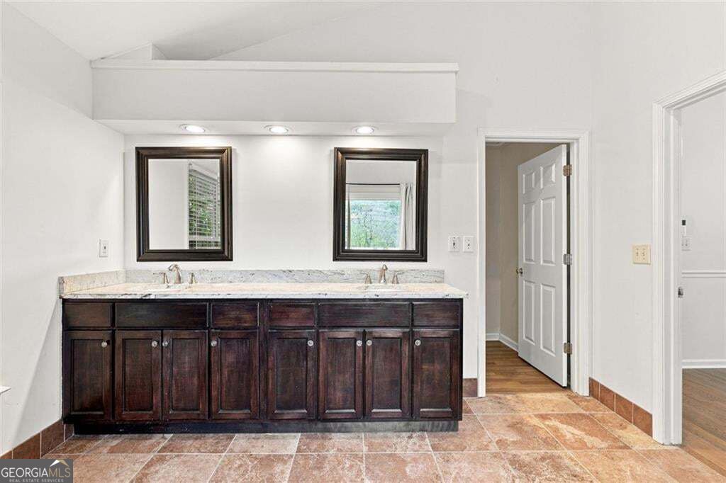 425 Fairford Lane