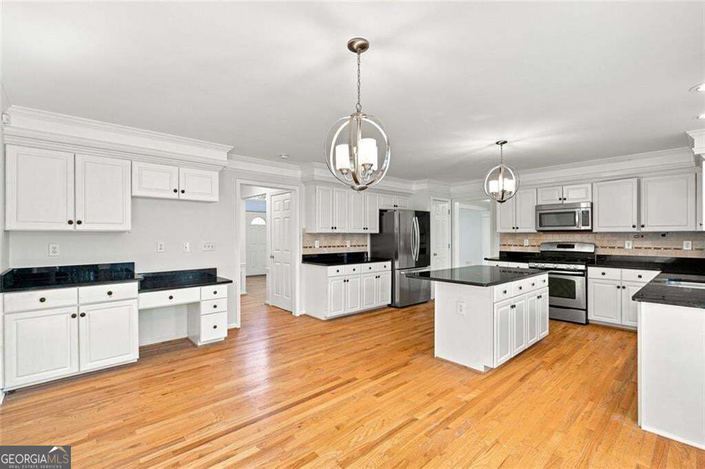 425 Fairford Lane
