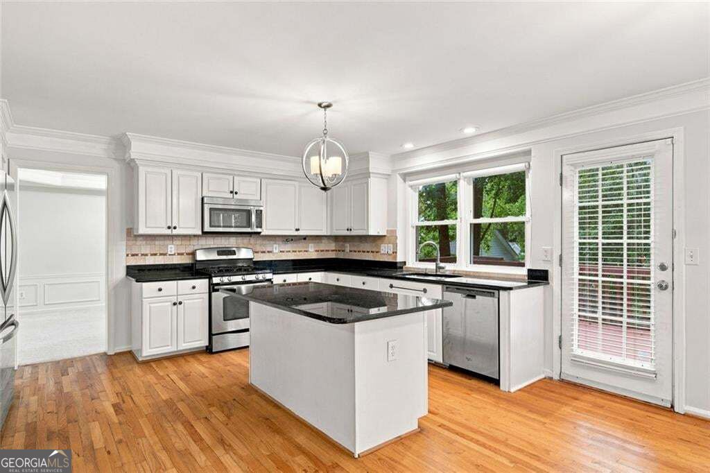 425 Fairford Lane