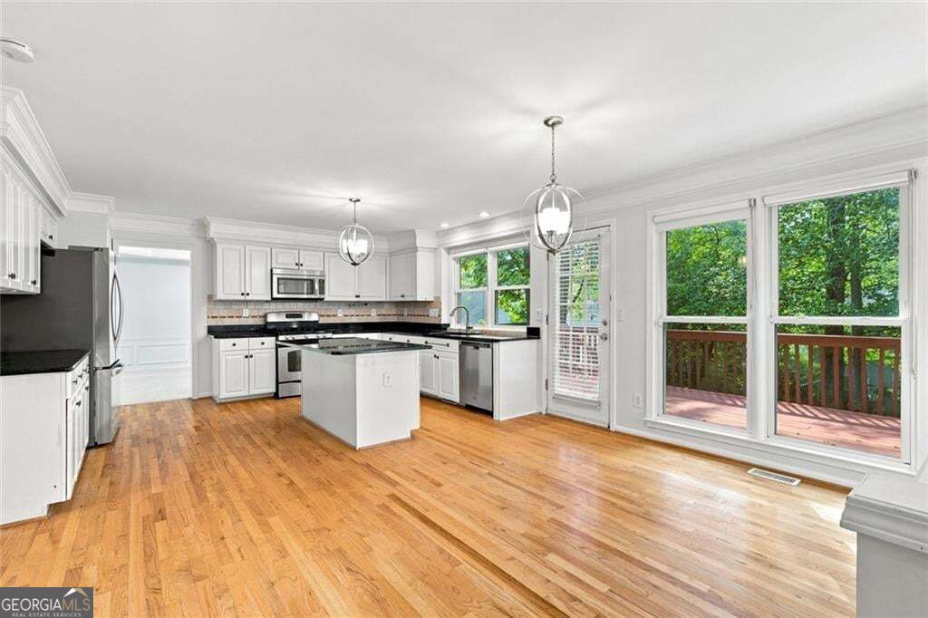 425 Fairford Lane