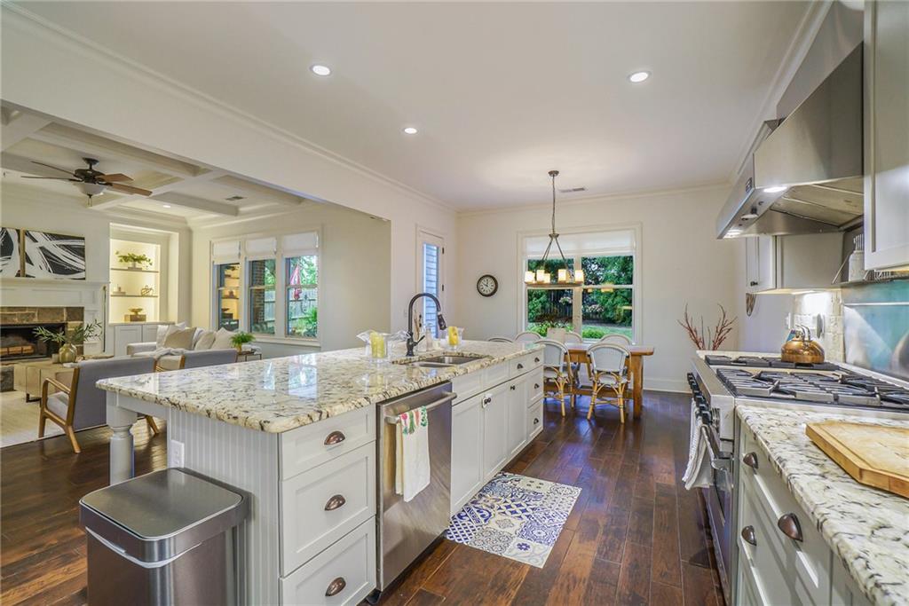 1376 Windsor Parkway NE