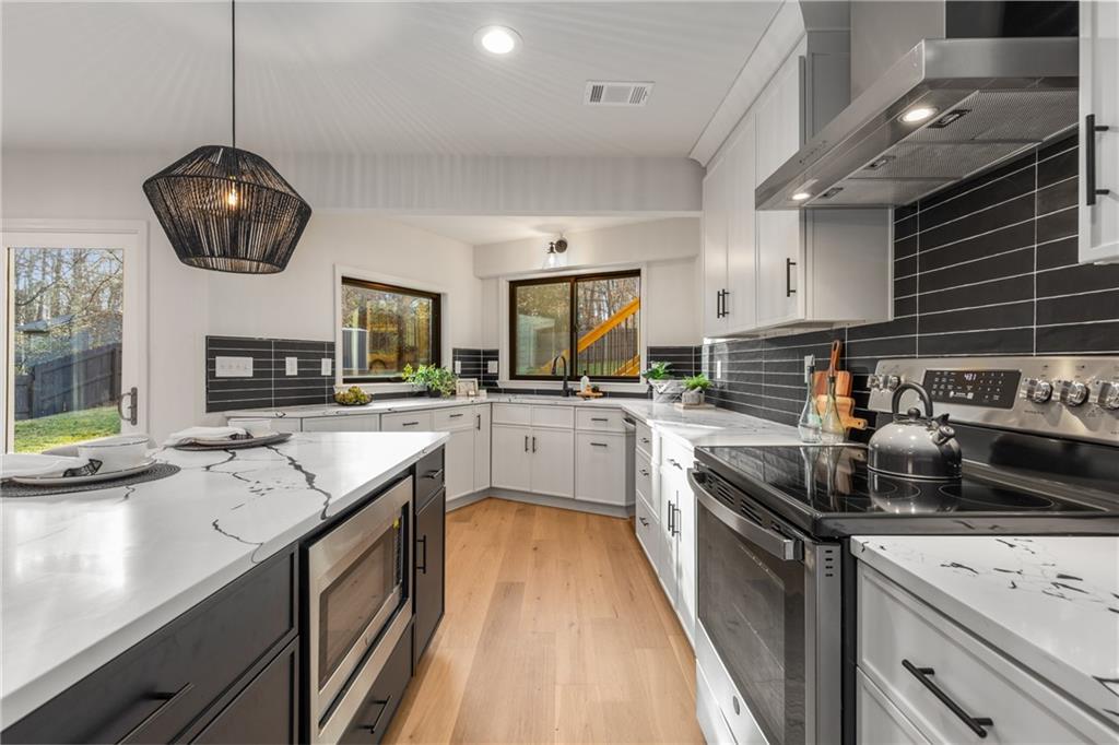 3099 Shadowood Lane