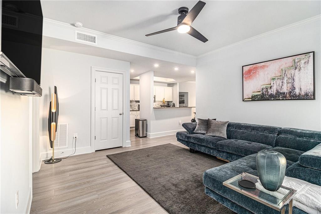 2700 Pine Tree Road NE Unit 3001