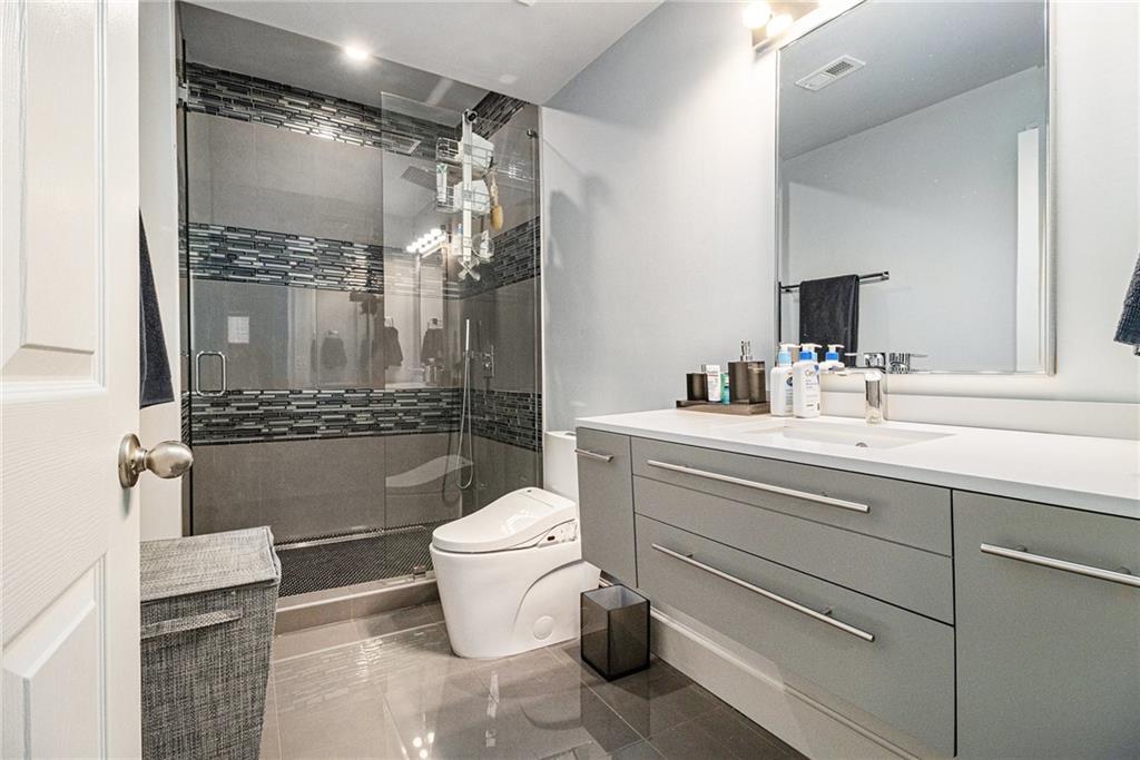 2700 Pine Tree Road NE Unit 3001