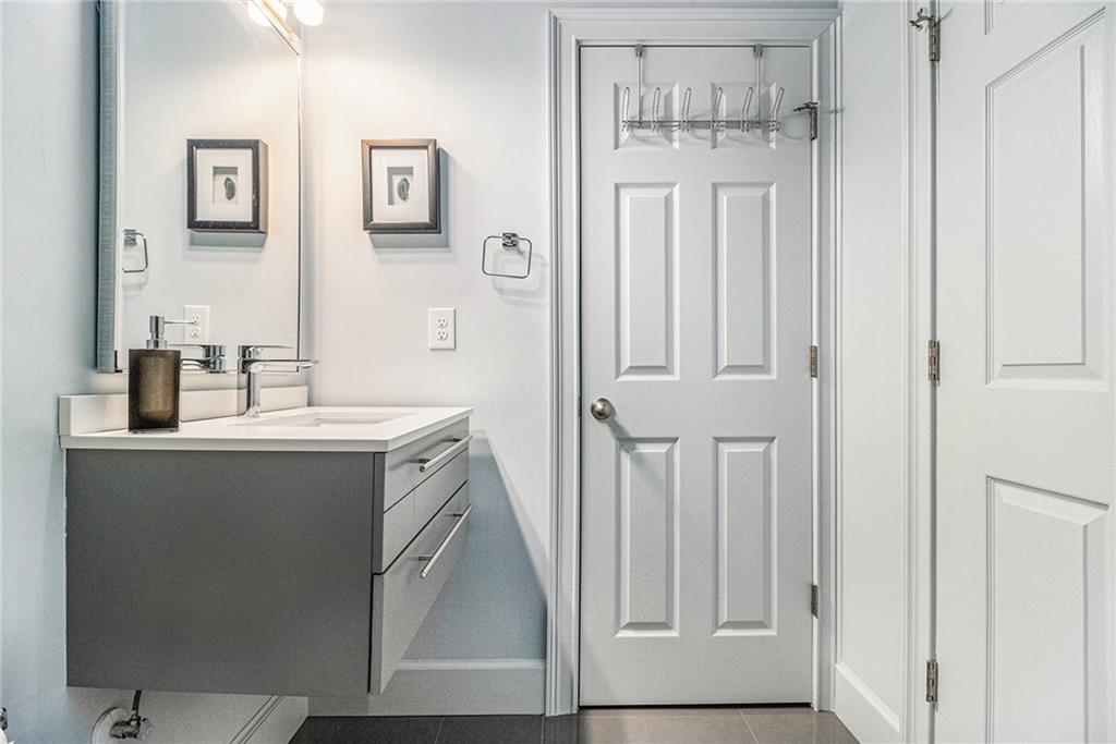 2700 Pine Tree Road NE Unit 3001